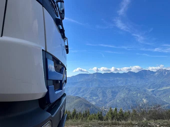 Camion Cracco Filippo sulle montagne